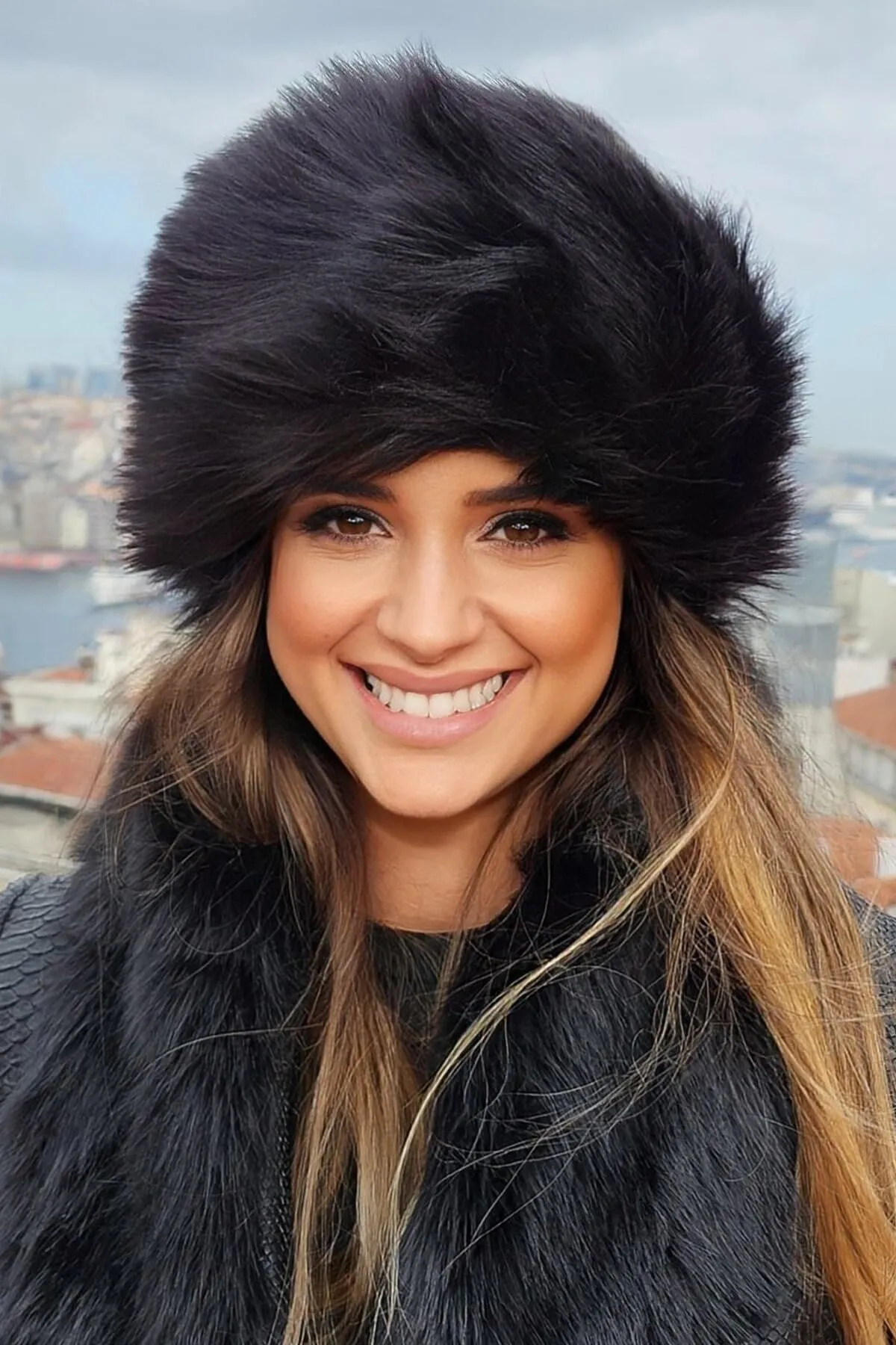 Mağazam Online  Winter-Kalpak-Mütze aus Kunstfell – gemütlicher Pullover im russischen Stil