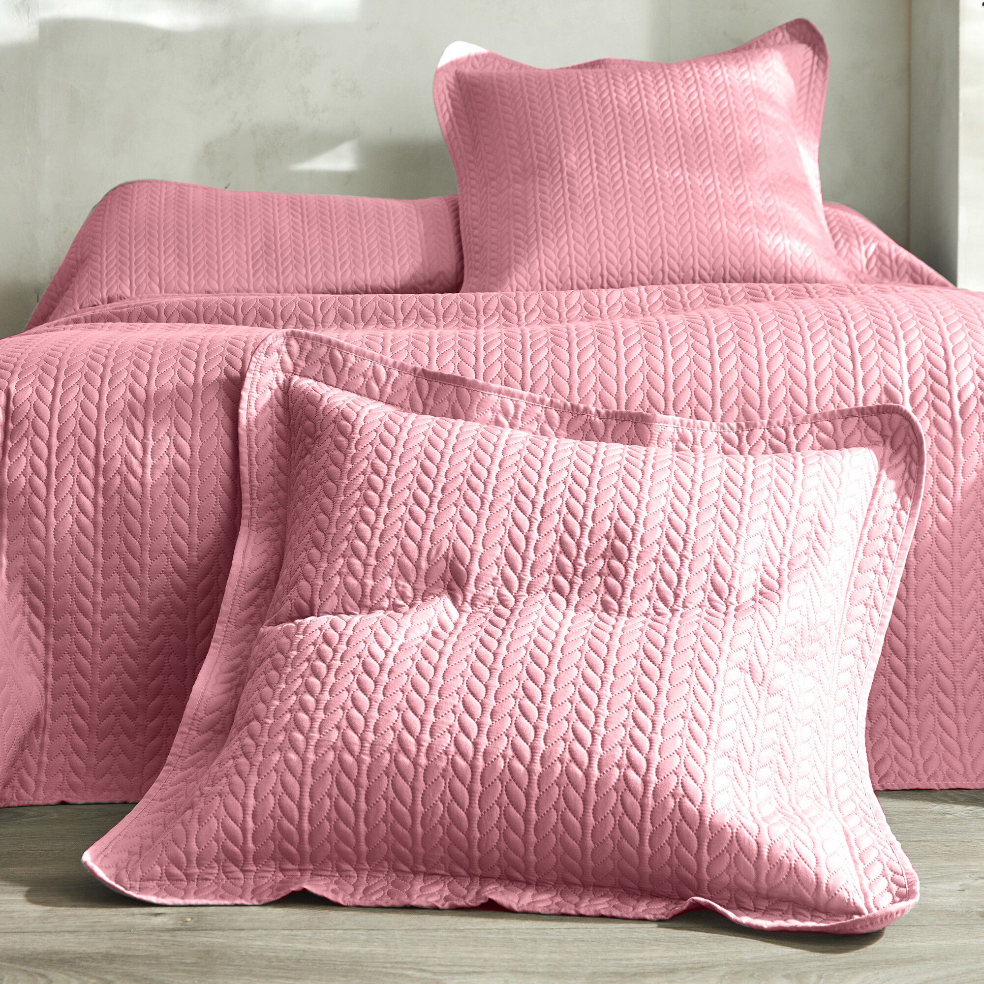 Couvre-lit matelassé microfibre motif géométrique
