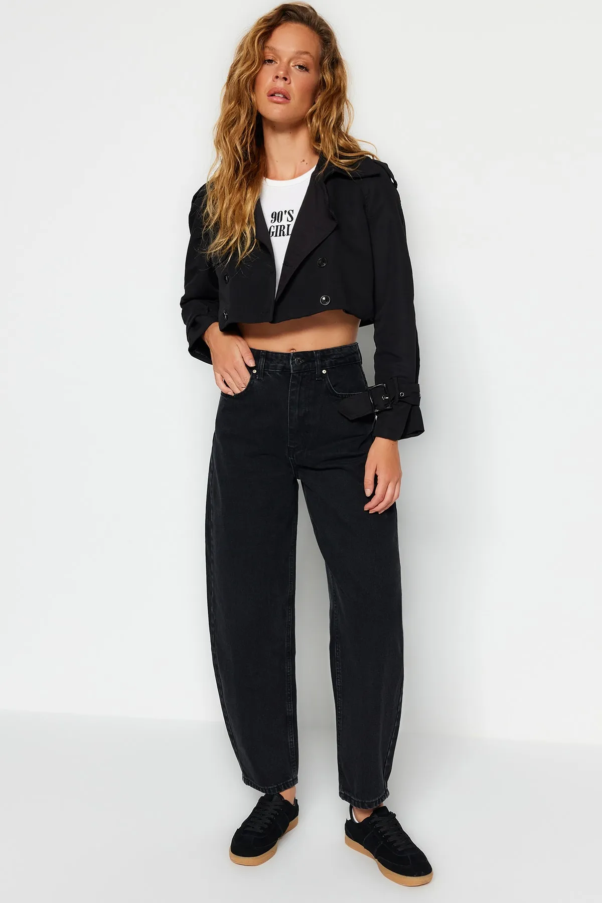 Trendyol Collection  Schwarze Barrel-Jeans mit hoher Taille TWOSS23JE00295