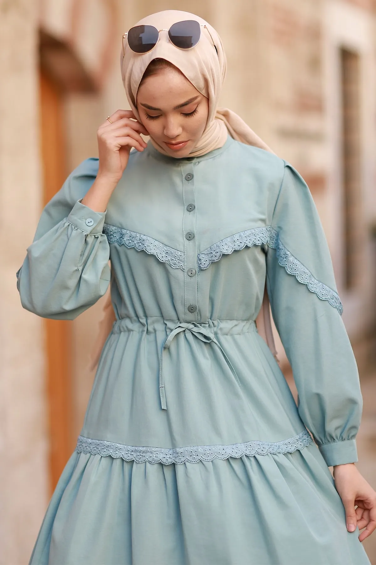 InStyle  Hijab-Kleid mit Guipure-Detail und Ballonärmeln – Mintgrün