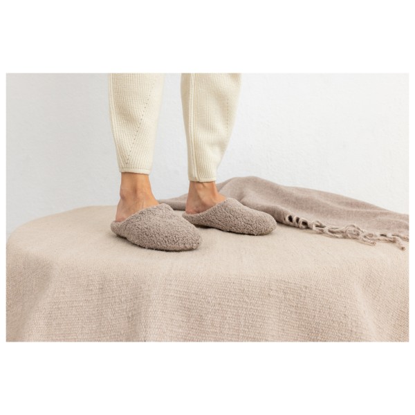 Grand Step Shoes - Women's Furry - Hüttenschuhe