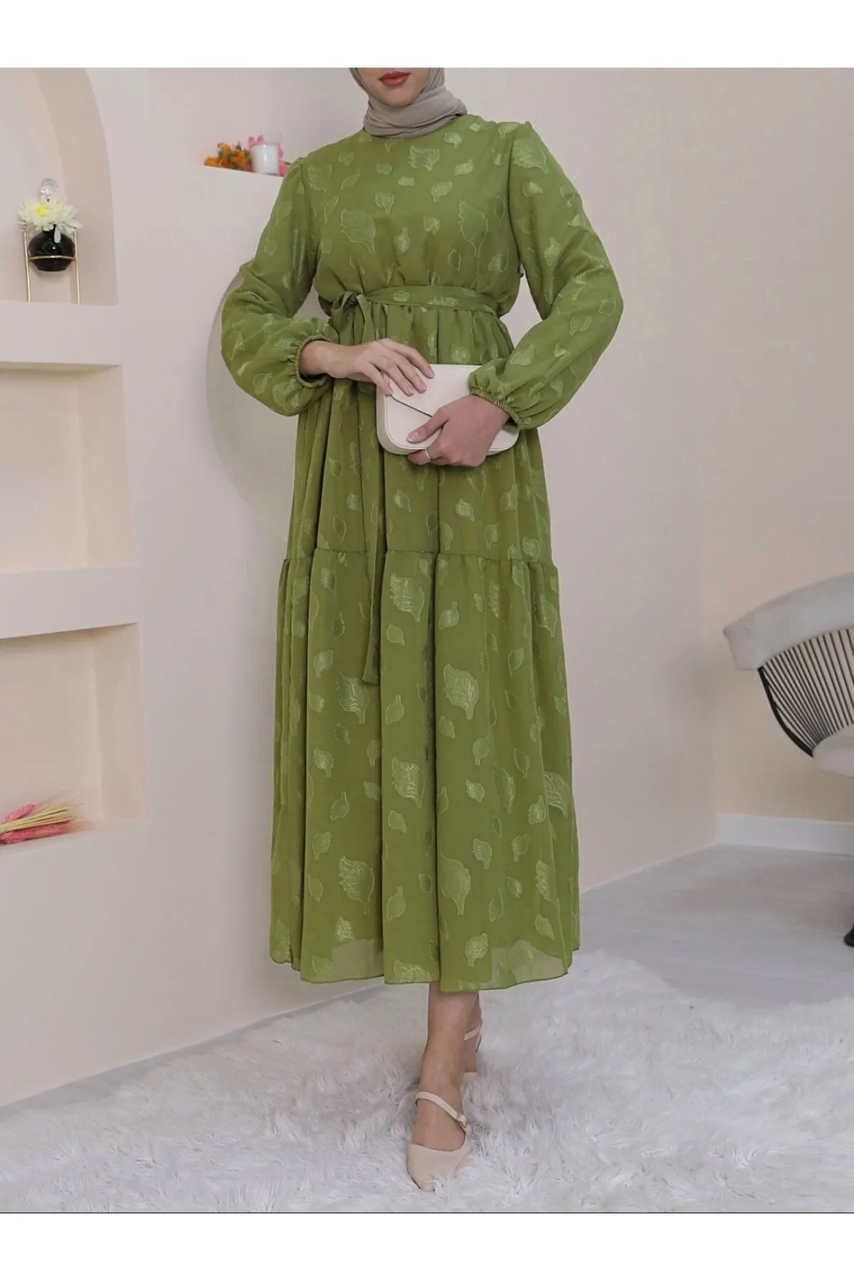 Modamorfo  Gefüttertes Kleid mit elastischem Taillengürtel und Gürtel