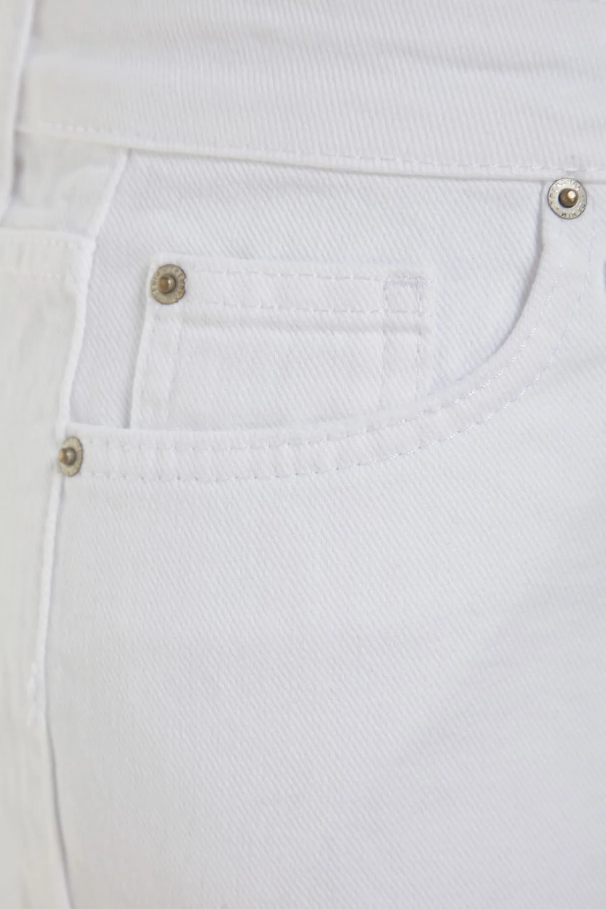 Trendyol Collection  Shorts - Weiß - Hoher Bund