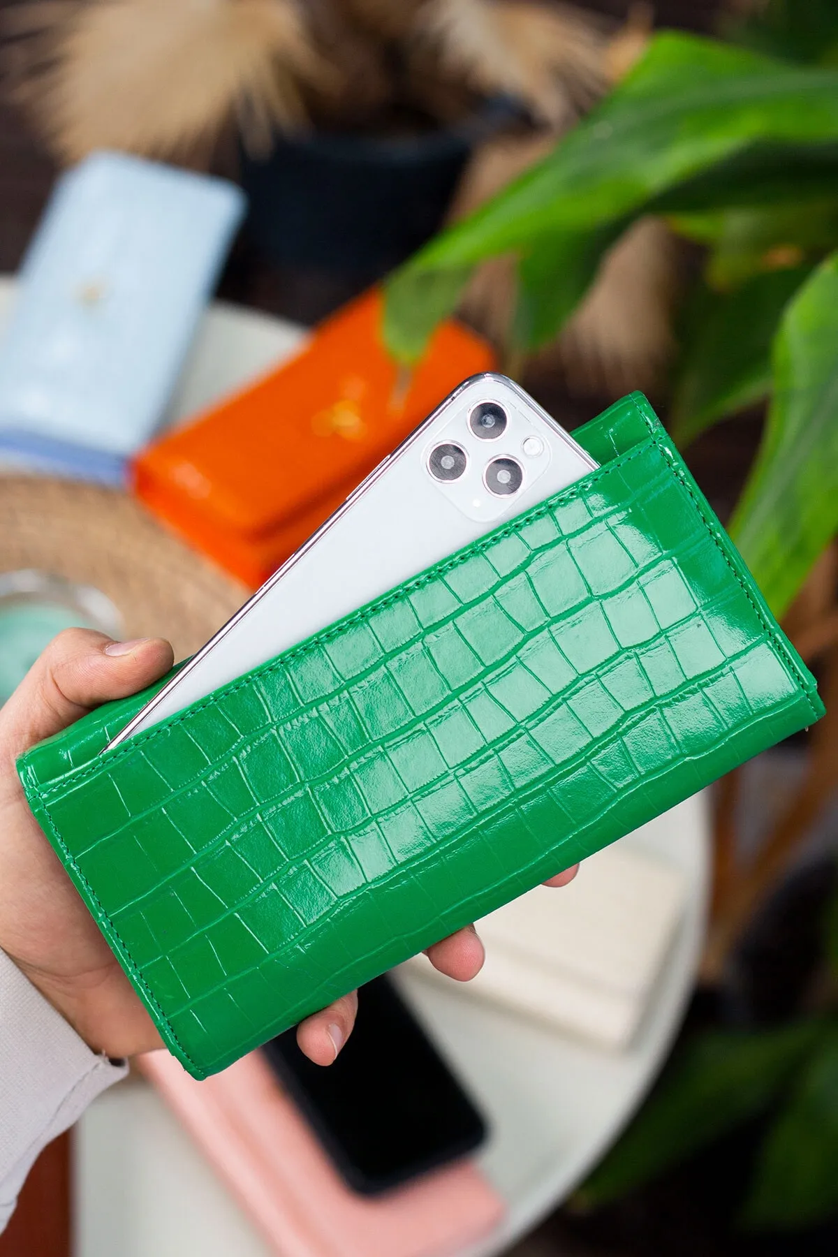 Garbalia  Lady Technological Leder-Krokodilmuster. Stilvolle grüne Damen-Geldbörse mit großem Kartenhalter und Münzfach