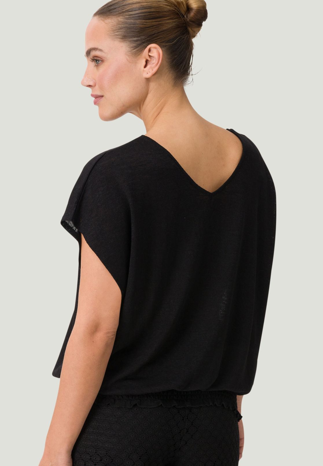 Shirt mit Rückenausschnitt