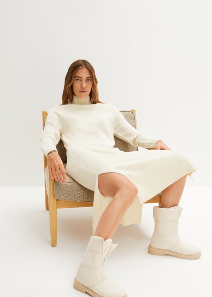 Strickkleid in Midi-Länge mit Stehkragen und Schlitzen