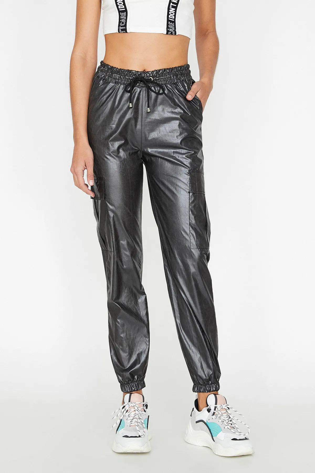 Koton  Schwarze Cargohose für Damen 9YAF40539GW