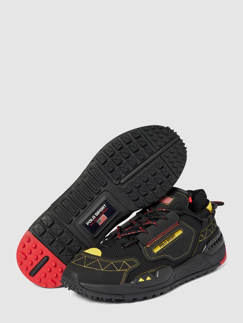 Sneaker mit Label-Detail in schwarz