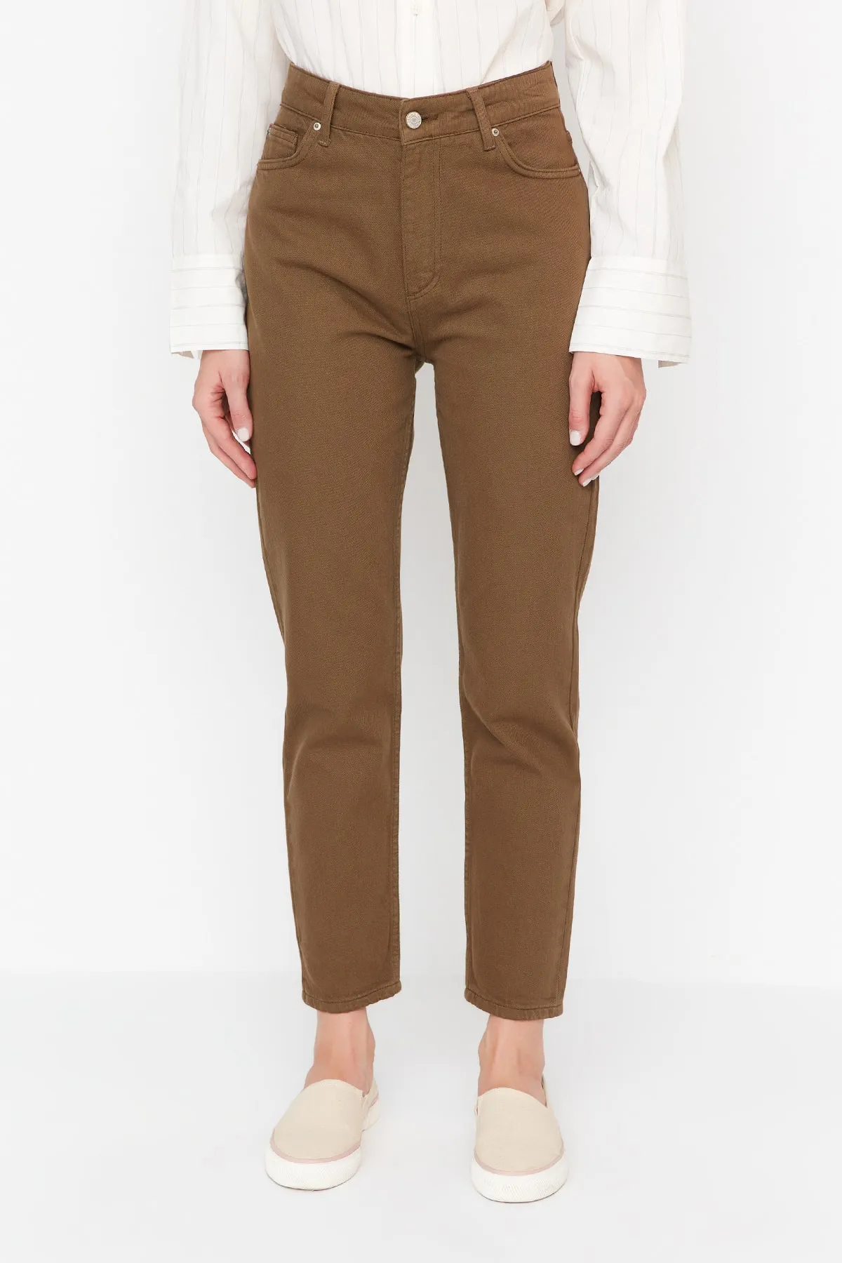 Trendyol Collection  Grüne, nachhaltigere Mom-Jeans mit hoher Taille TWOAW23JE00389