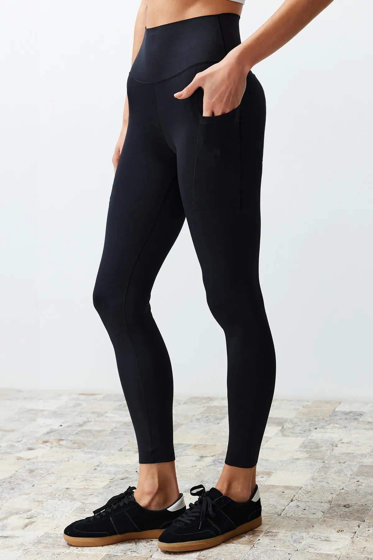 Trendyol Collection  Hochwertige schwarze 2-lagige gestrickte Sport-Leggings zur Erholung des Bauches in voller Länge THMSS24TY00027