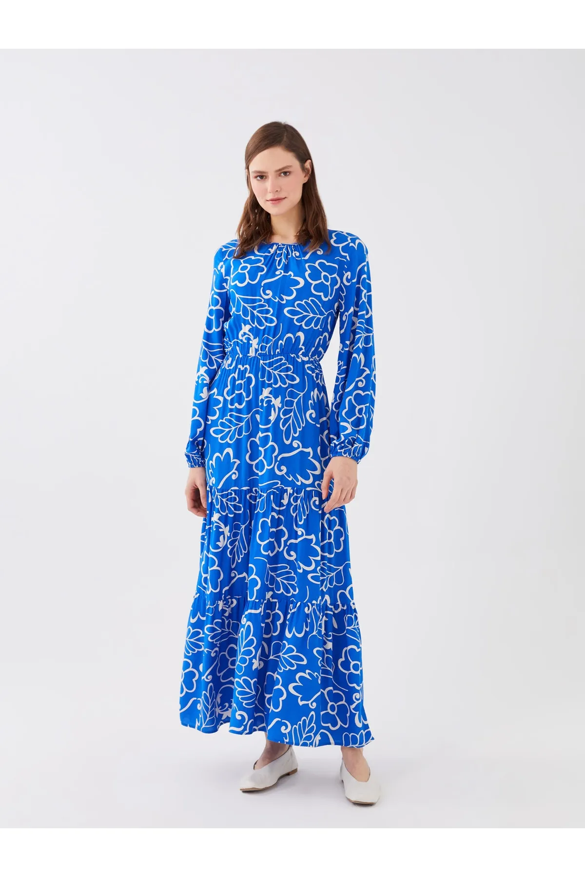 LC Waikiki  Geblümtes Damenkleid mit Rundhalsausschnitt und langen Ärmeln