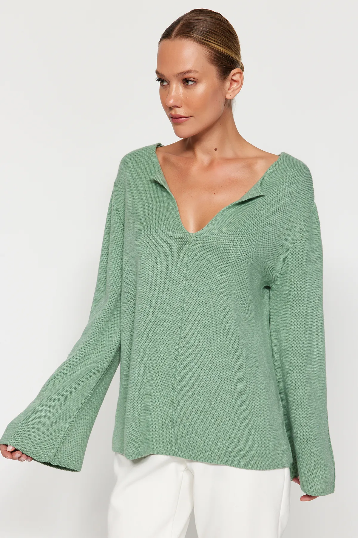 Trendyol Collection  Mintgrüner, nachhaltiger Strickpullover mit V-Ausschnitt TWOAW24KZ01233
