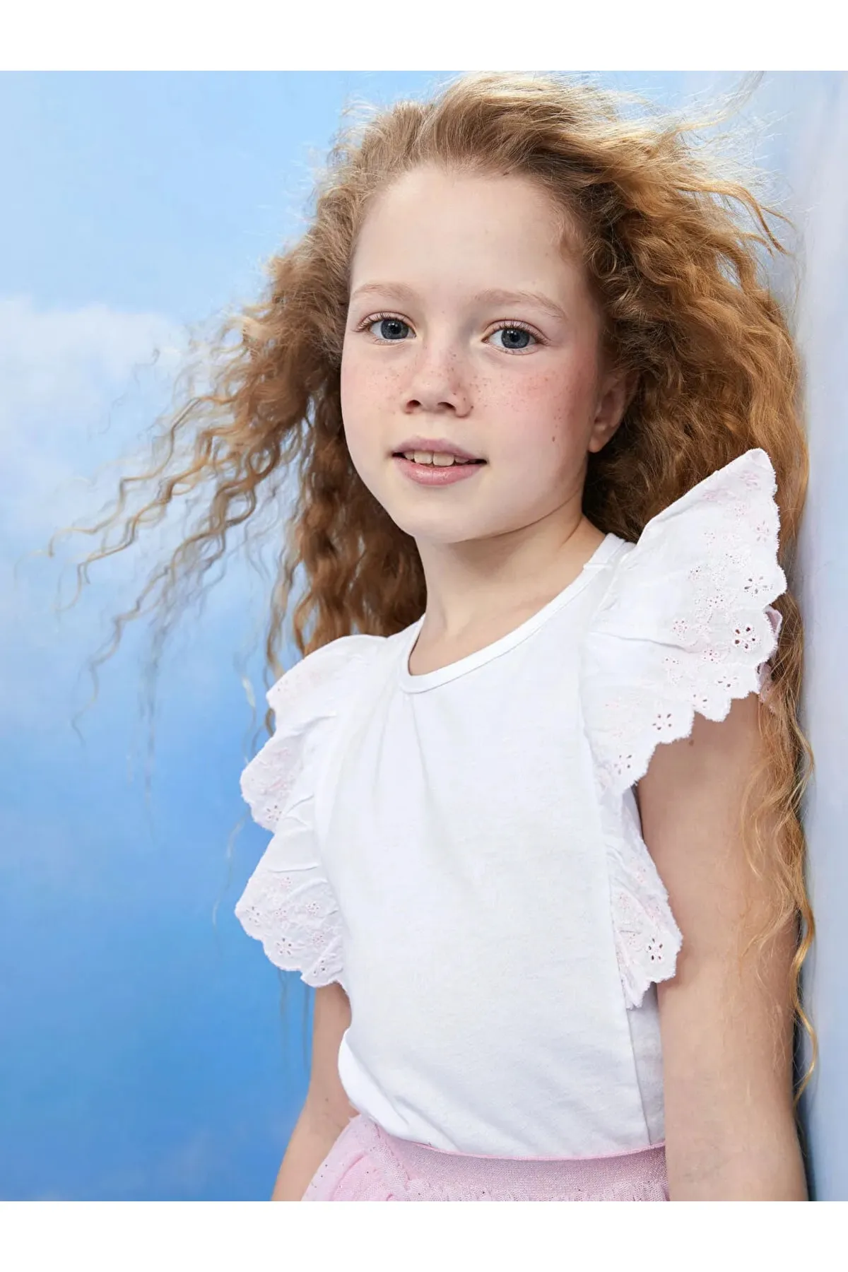 LC Waikiki  Lcw Kids Rundhals-T-Shirt für Mädchen mit Scallop-Details und kurzen Ärmeln