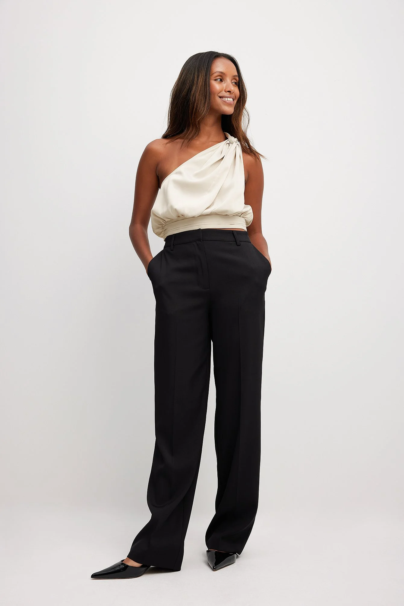 Einseitig schulterfreies Top aus Satin