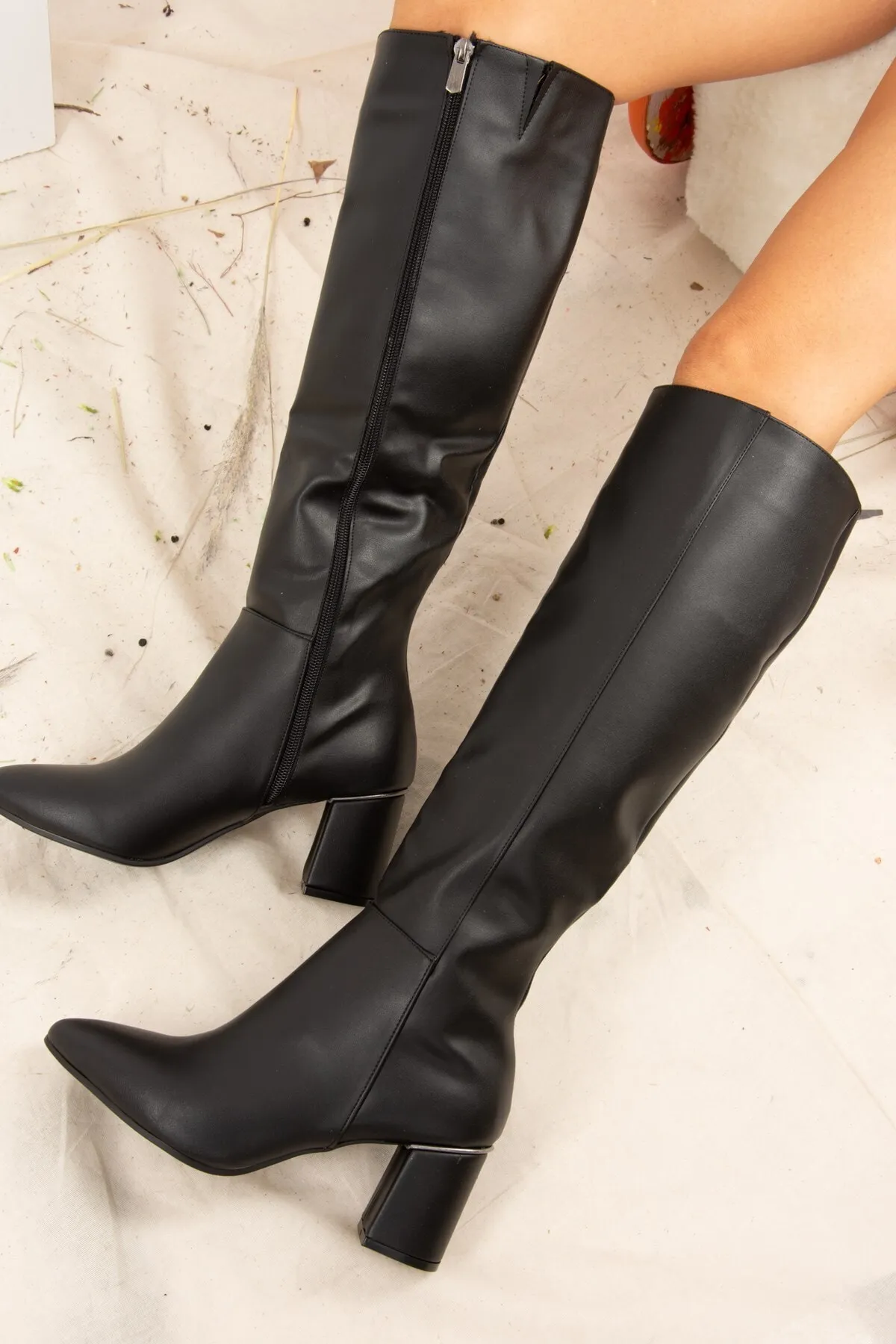 Fox Shoes  Schwarze Damenstiefel aus Kunstleder J518111409