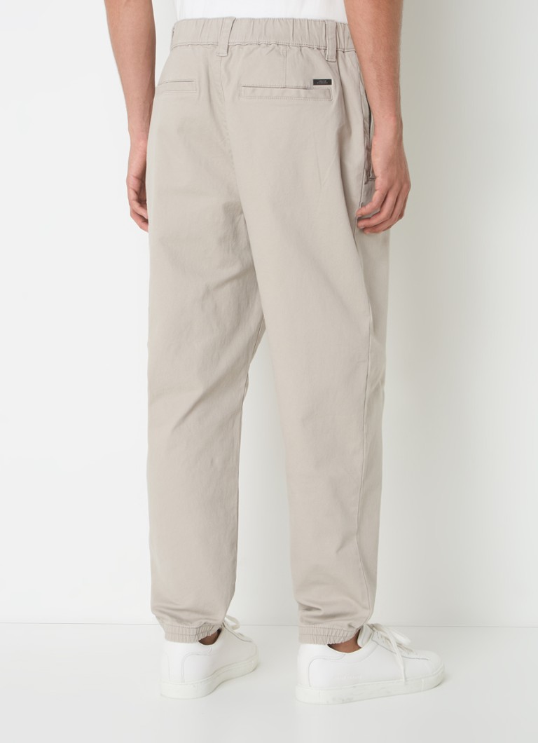 Spodnie chino Armani Exchange o dopasowanym kroju z kieszeniami wewnętrznymi