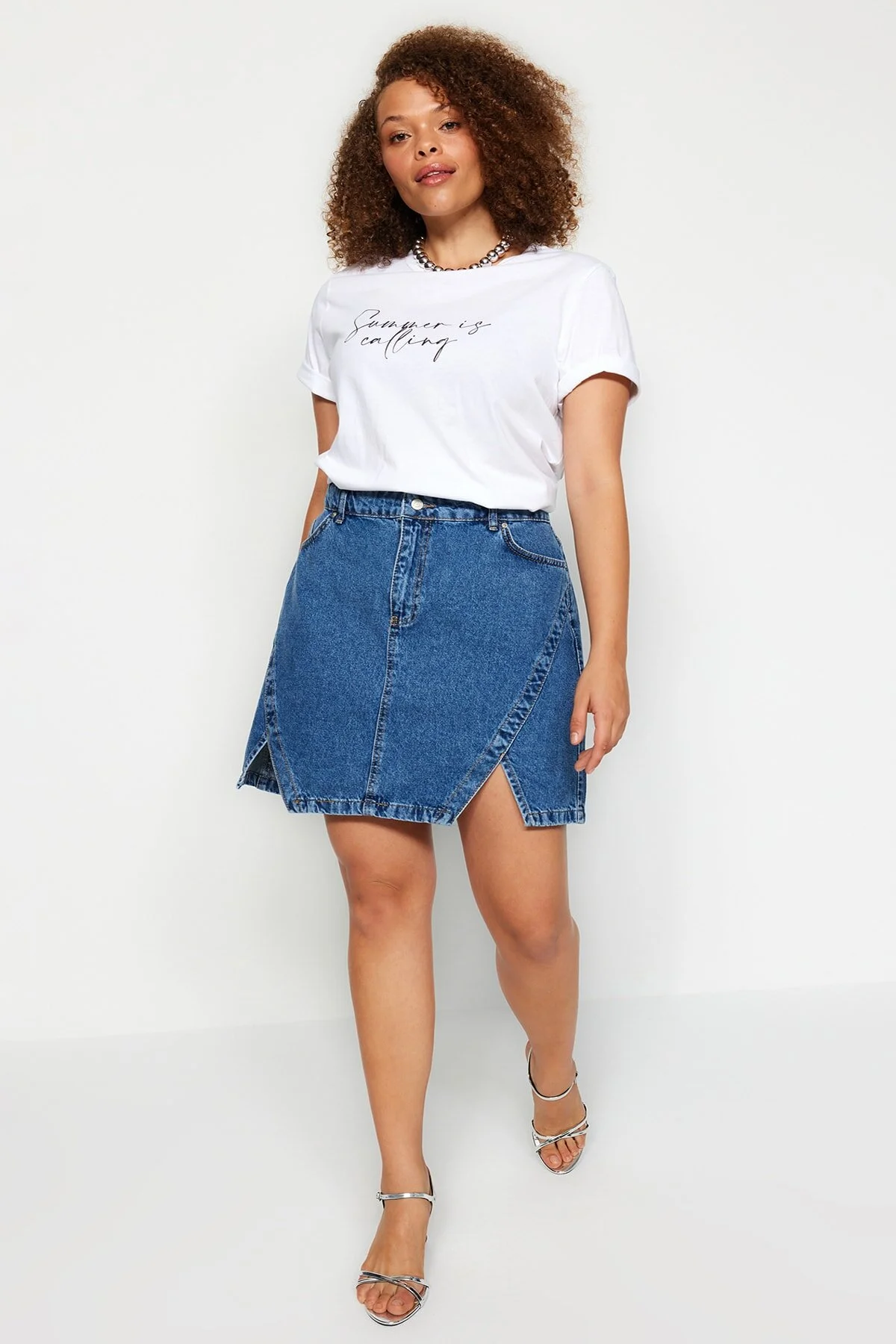 Trendyol Curve  Blauer Jeansrock mit Doppelschlitz TBBSS23AZ00056