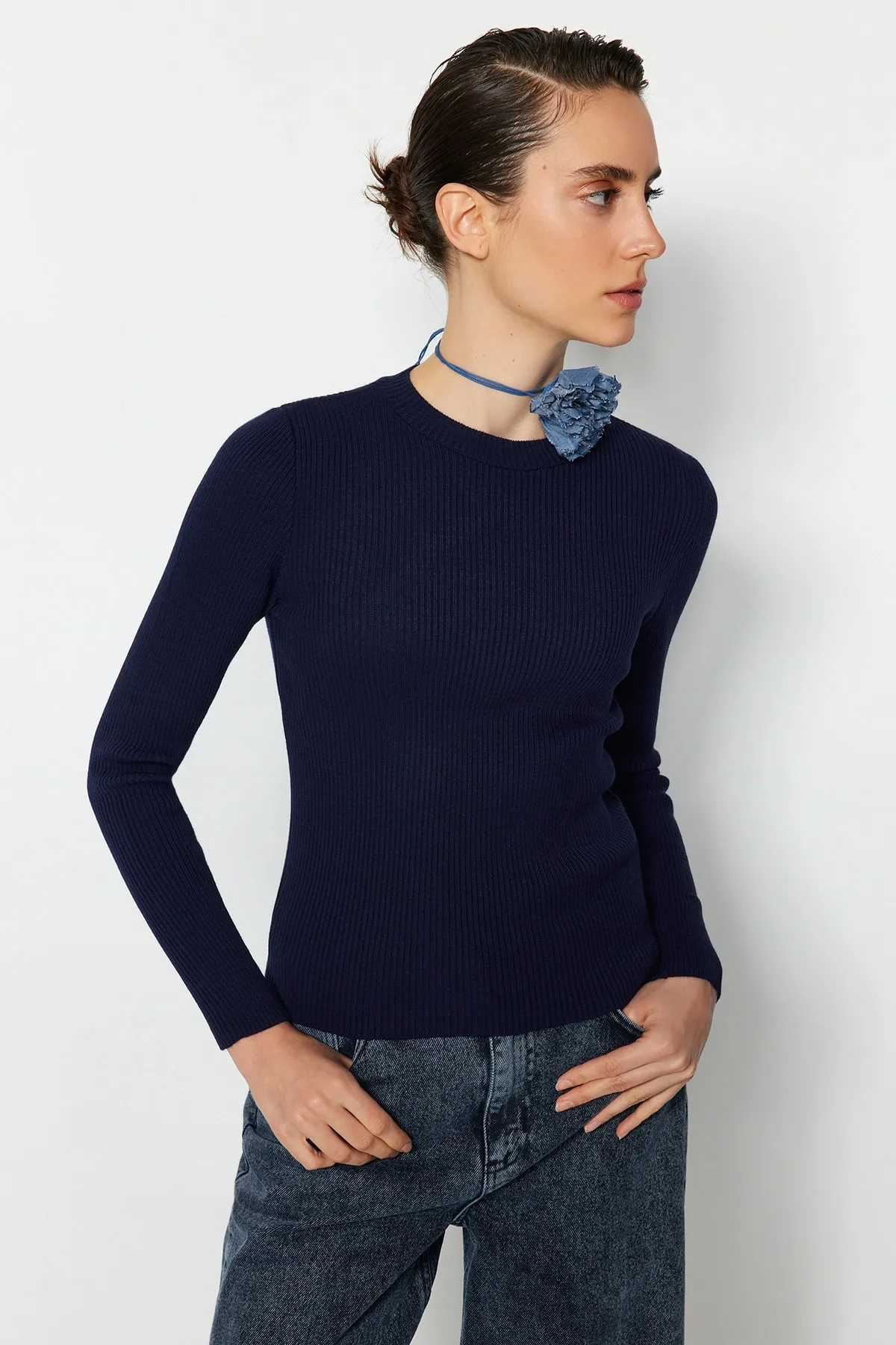 Trendyol Collection  Marineblauer Basic Strickpullover mit Kordelzug TWOAW22KZ1708
