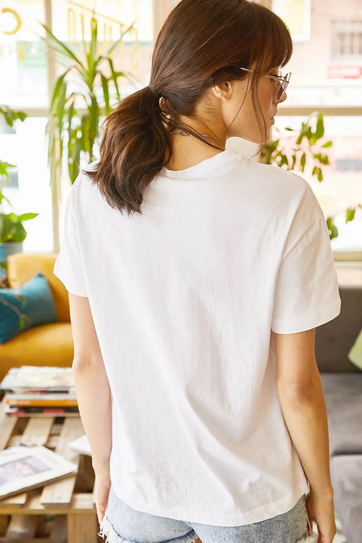 Olalook  Weißes Damen-T-Shirt mit Blumenmuster TSH-19000320