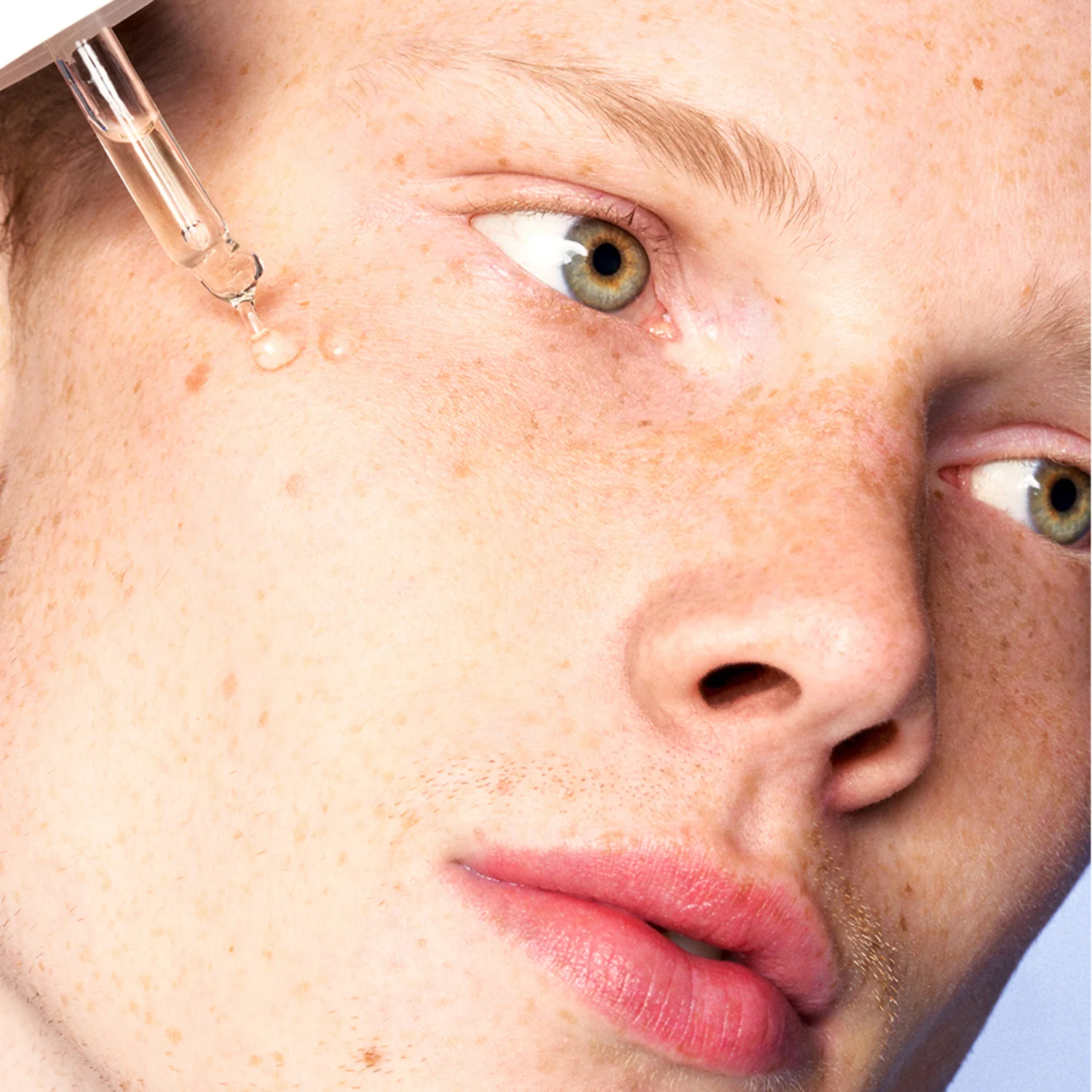 Astra Skin REGENERERENDE ANSIKTSERUM - Ansiktsserum med global effekt, Regenererende behandling