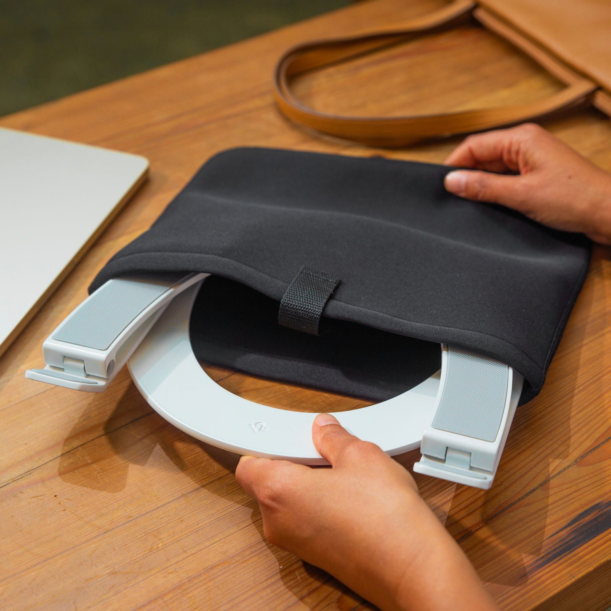 Twelve South Curve Flex - justierbarer Aluminum Stand für MacBook, Notebooks Laptop-Ständer, (Universal bis 22 Zoll)