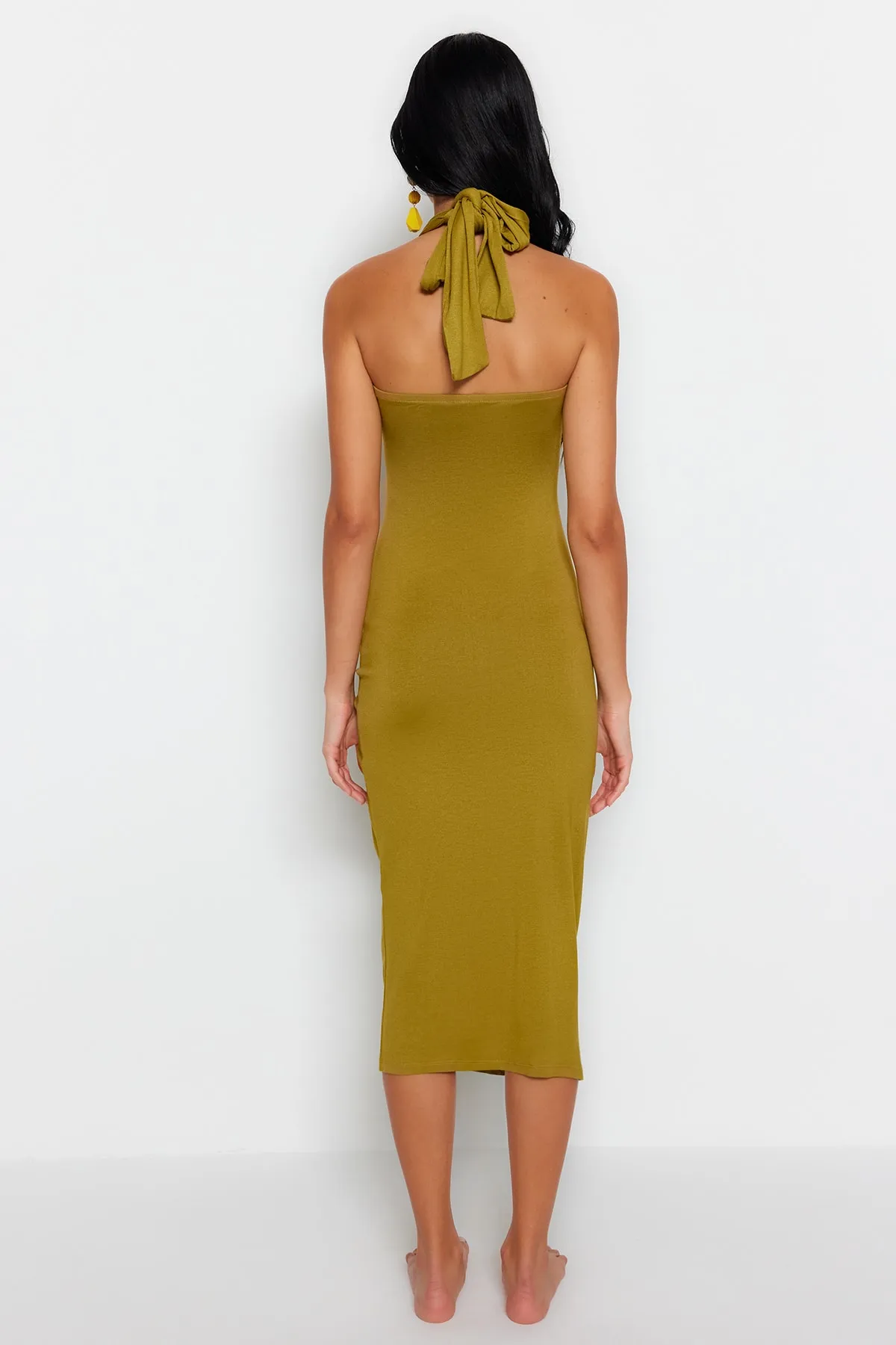 Trendyol Collection  Khakifarbenes, figurbetontes Maxi-Strandkleid mit Cut-out/Fensterausschnitt TBESS23EL00229