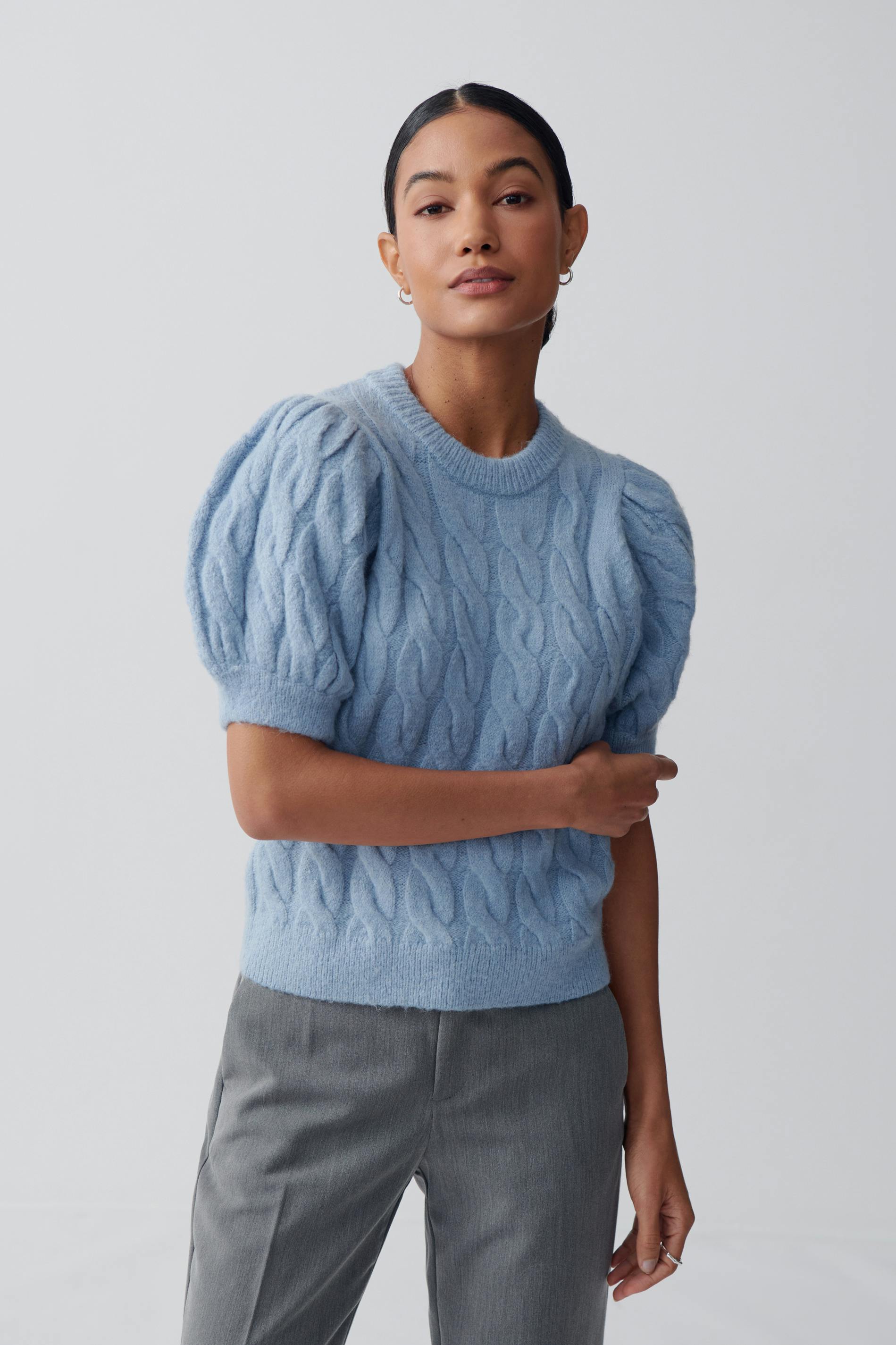 Knitted cable top
