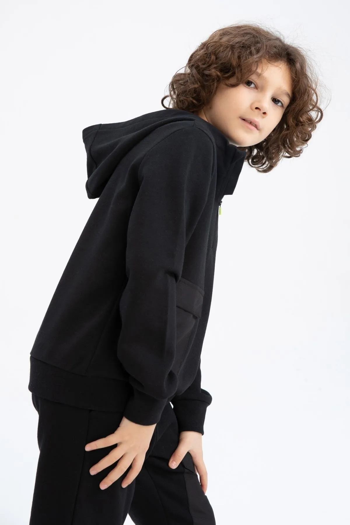 DeFacto  Sweatshirt mit Kapuze und Tasche für Jungen V3305a623sp