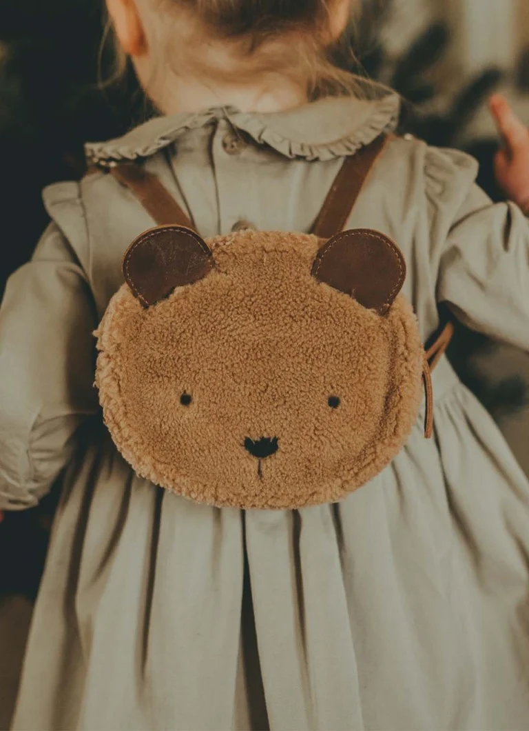 Rucsac Pugi Bear de la Donsje Amsterdam cu detalii din piele.