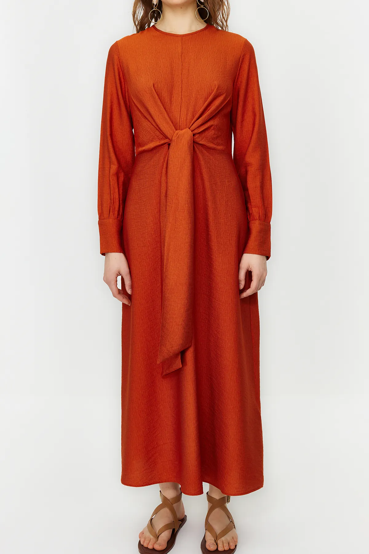 Trendyol Modest  Gefliestes Taillenband, detailliertes Webkleid TCTSS23EB00221