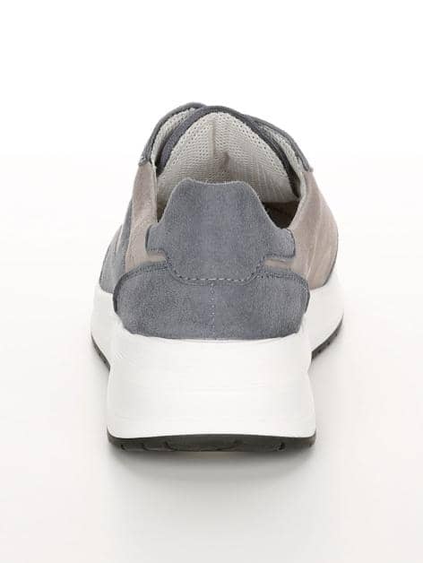 Schnürschuh
