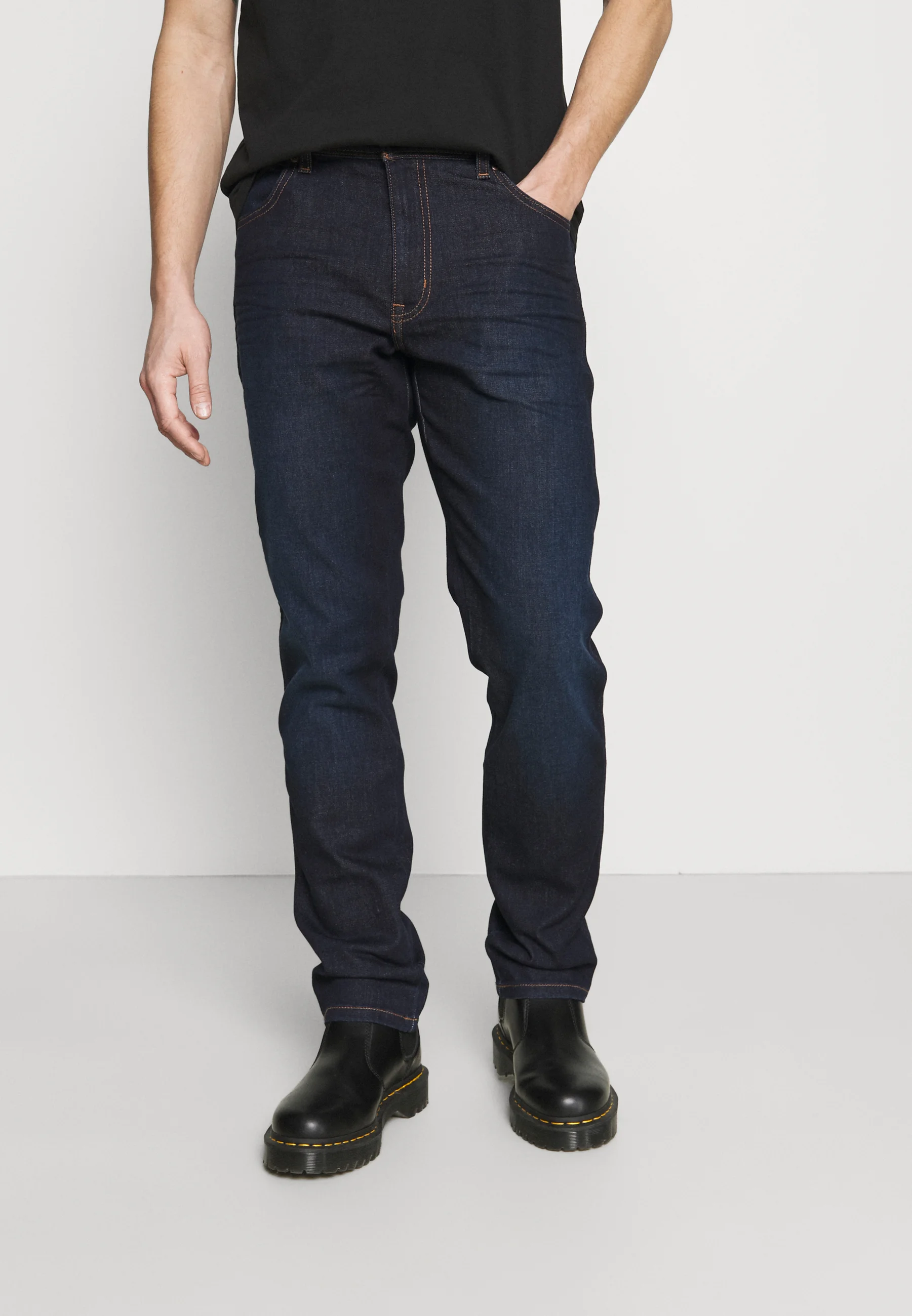 Wrangler TEXAS SLIM - Vaqueros pitillo