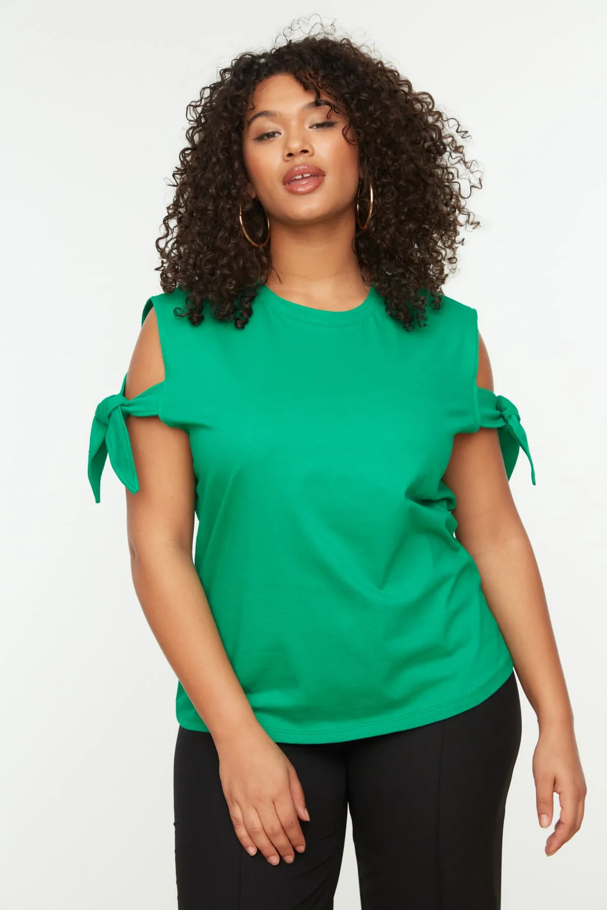Trendyol Curve  Grünes Strick-T-Shirt mit Bindedetail an den Ärmeln TBSSS22BF0003