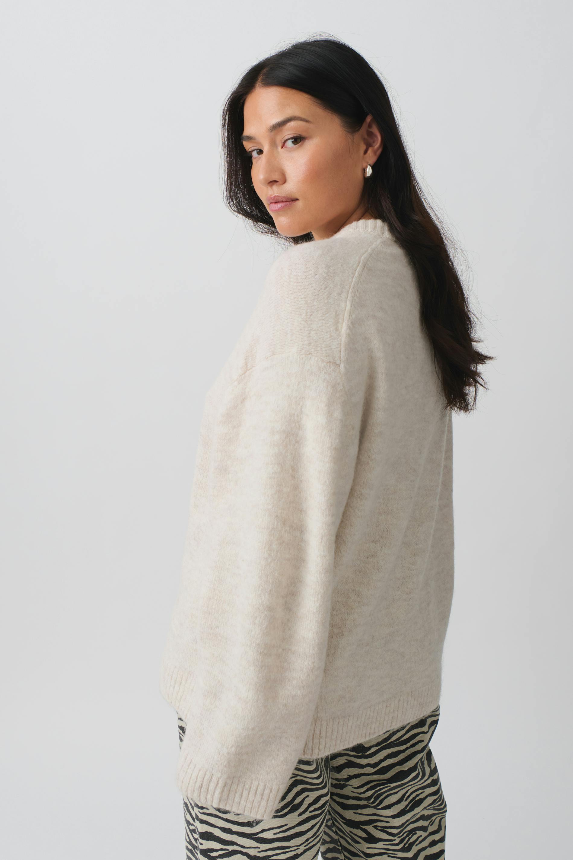 Crew neck knitted sweater