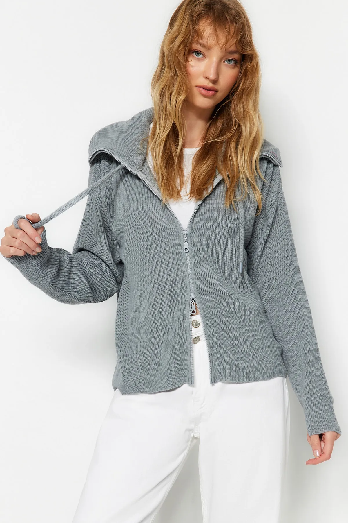Trendyol Collection  Grauer Strickcardigan mit Reißverschlussdetail TWOAW23HI00189
