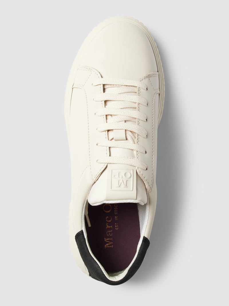 Sneaker aus Leder mit Label-Details Modell 'SVEA' in offwhite