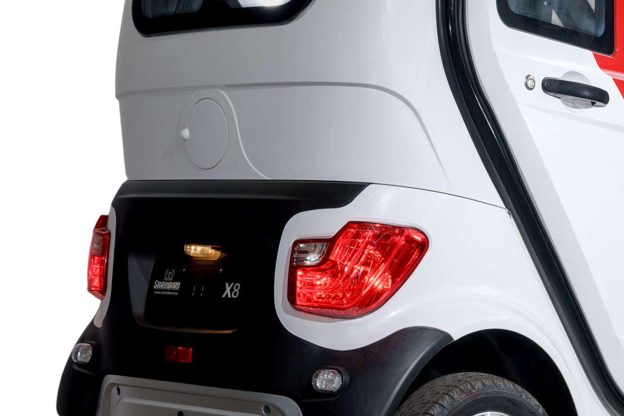 Stormborn X8 AC– 2 kW, Blei-Gel-Akku, Klima , 45 oder 25 km/h rot-weiß - Elektrokabinenroller