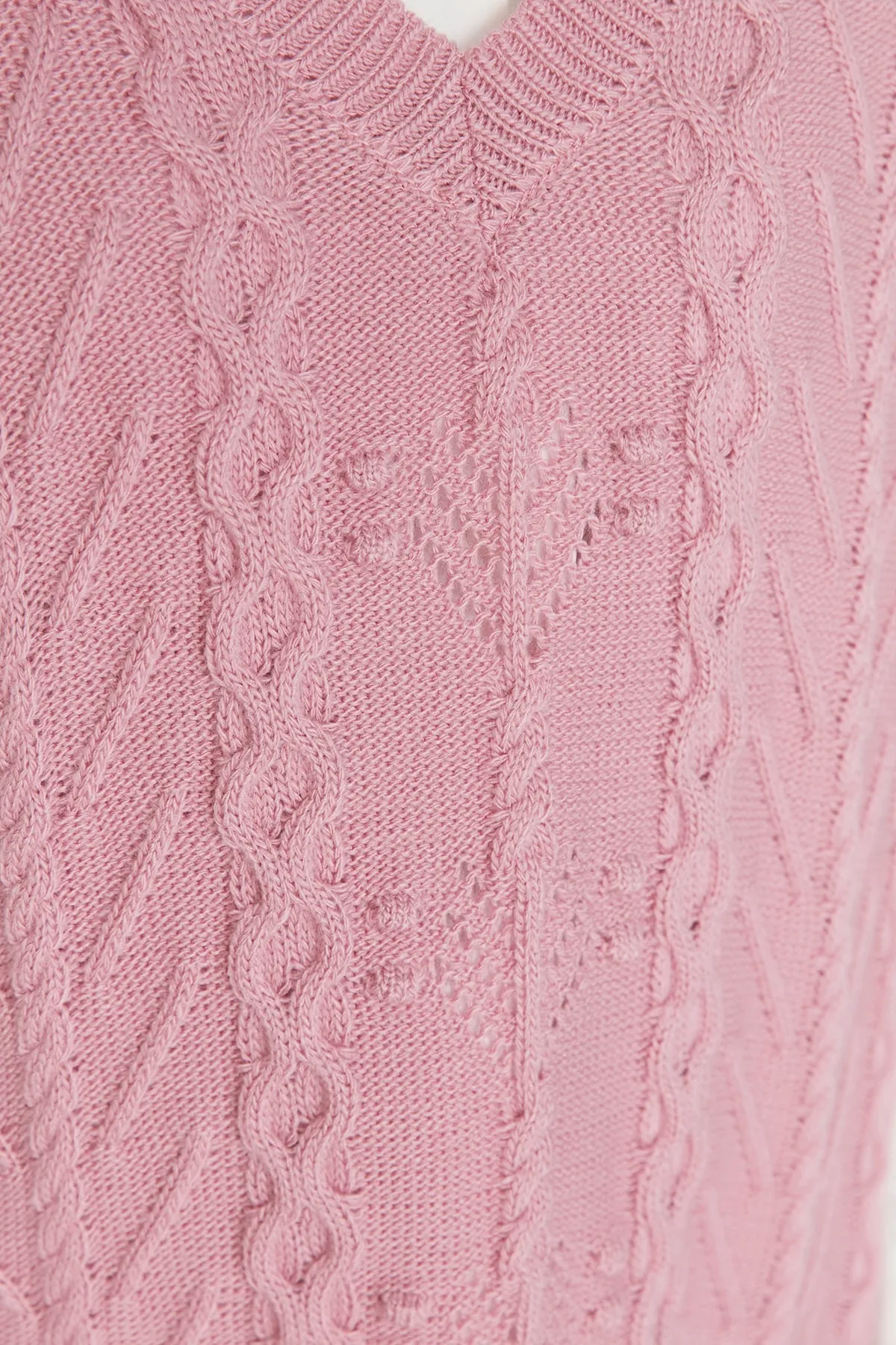 Trendyol Modest  Rosa Strickpullover mit V-Ausschnitt TCTAW23SV00005