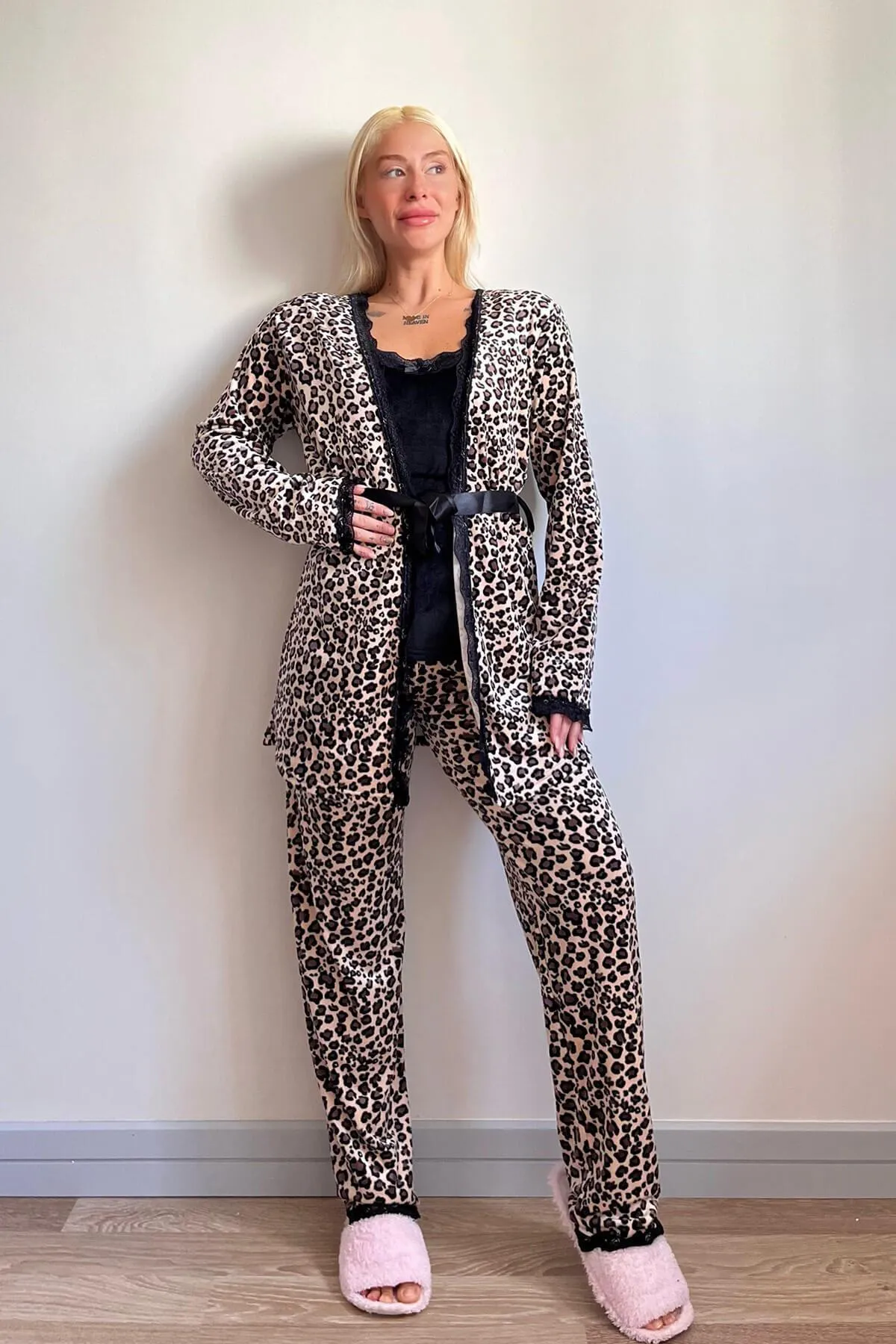 Pijamaevi  Braunes Lonza Exclusive Velvet Damen-Pyjama-Set mit Bademantel