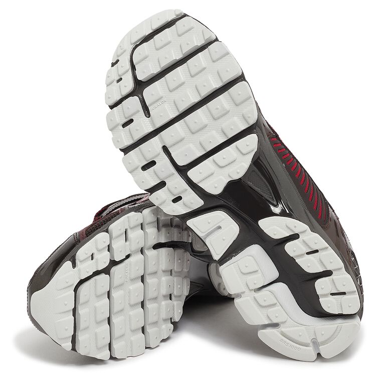 NIKE Zoom Vomero 5 