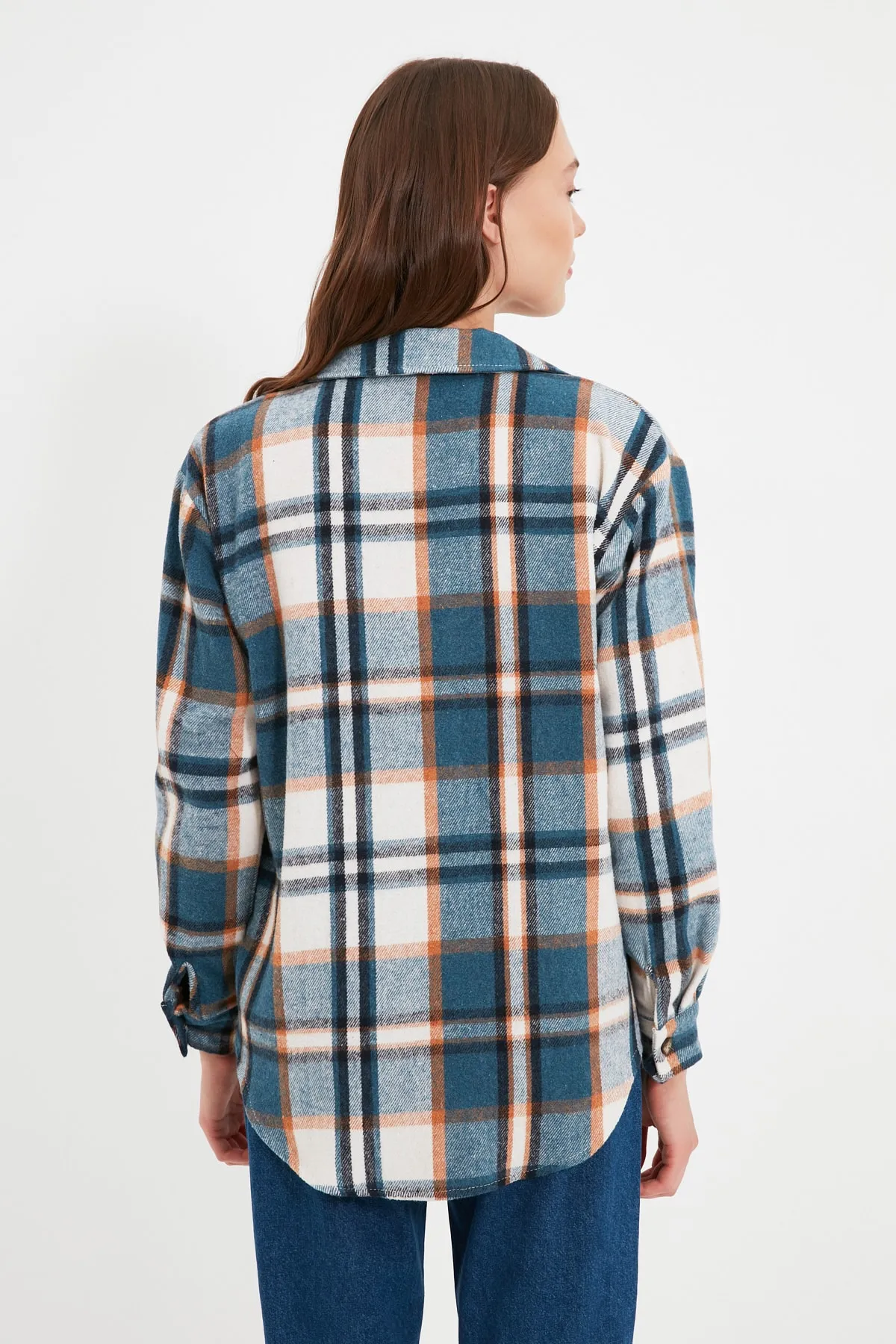 Trendyol Collection  Blau kariertes, gewebtes Hemd in Übergröße/weiter Passform TWOAW22GO0549