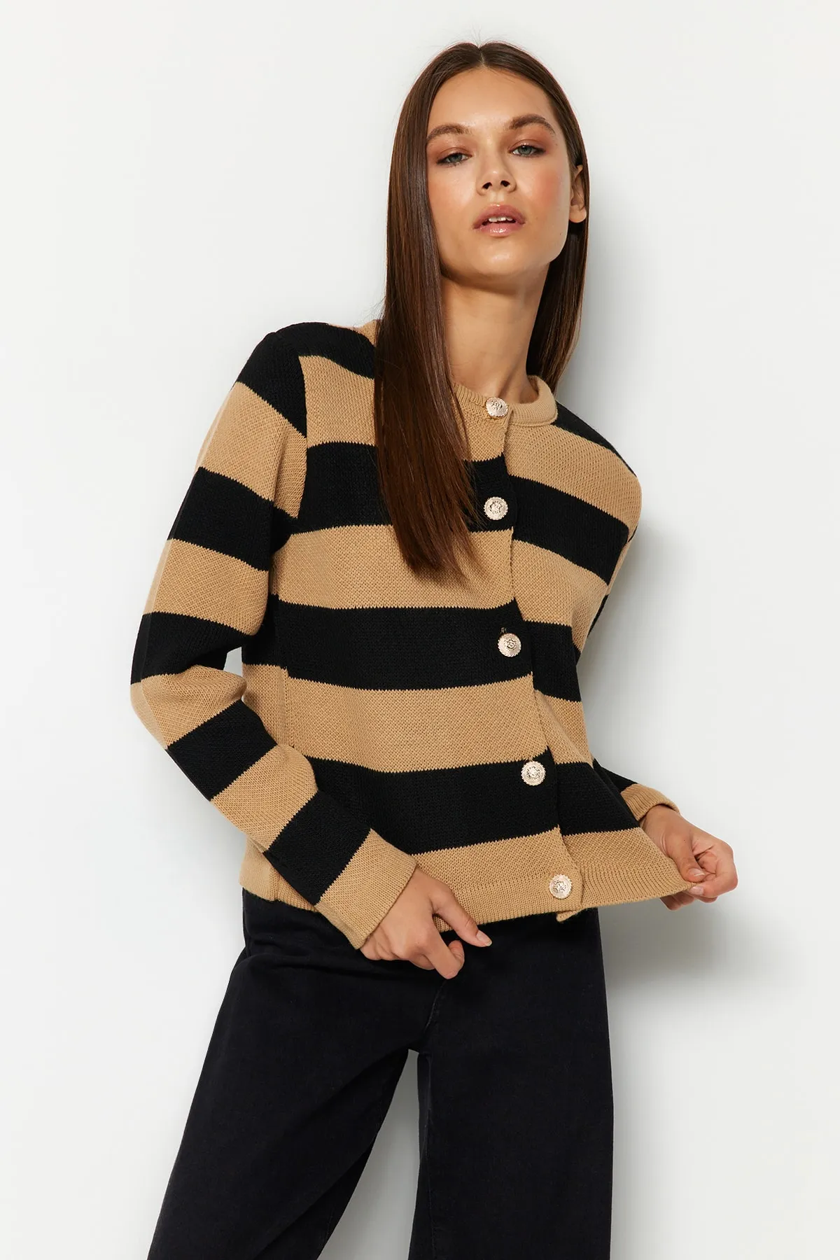 Trendyol Collection  Kamel gestreifter Basic-Strick-Cardigan TWOAW24HI00091