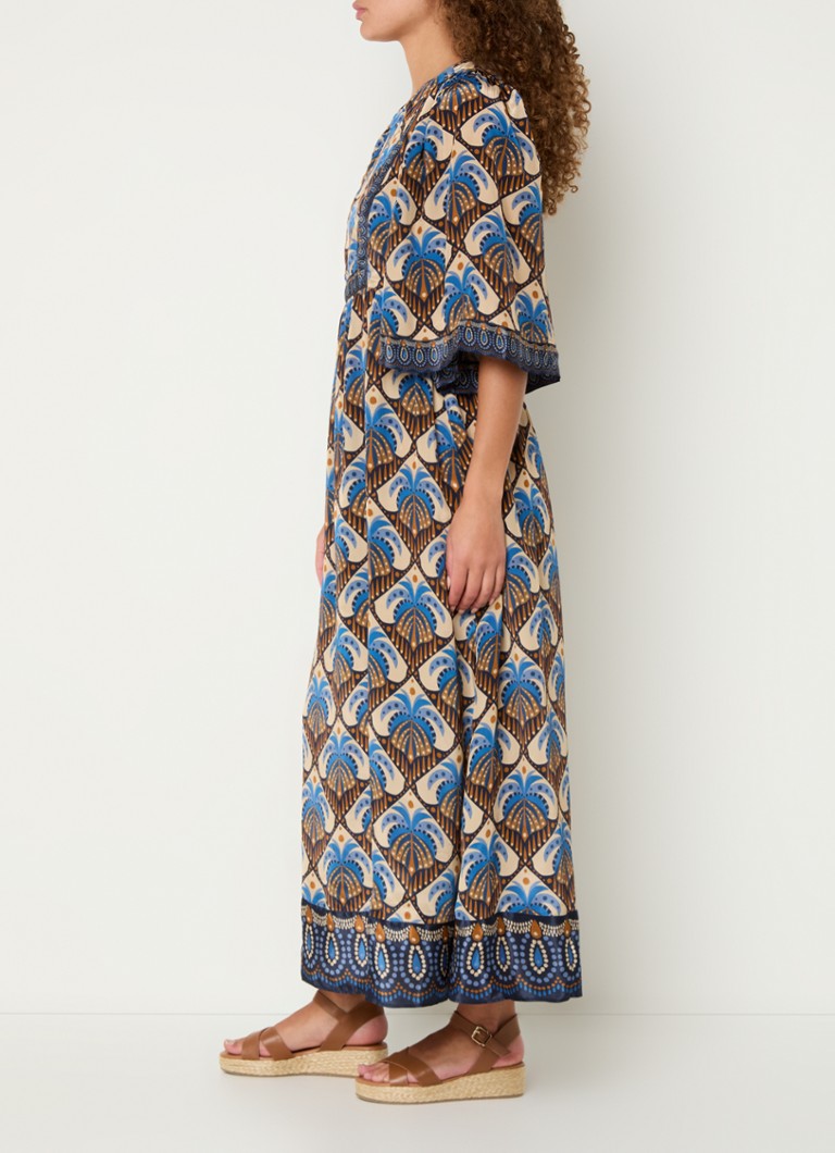 Vestido túnica midi de Farm Rio con estampado y mangas de mariposa.