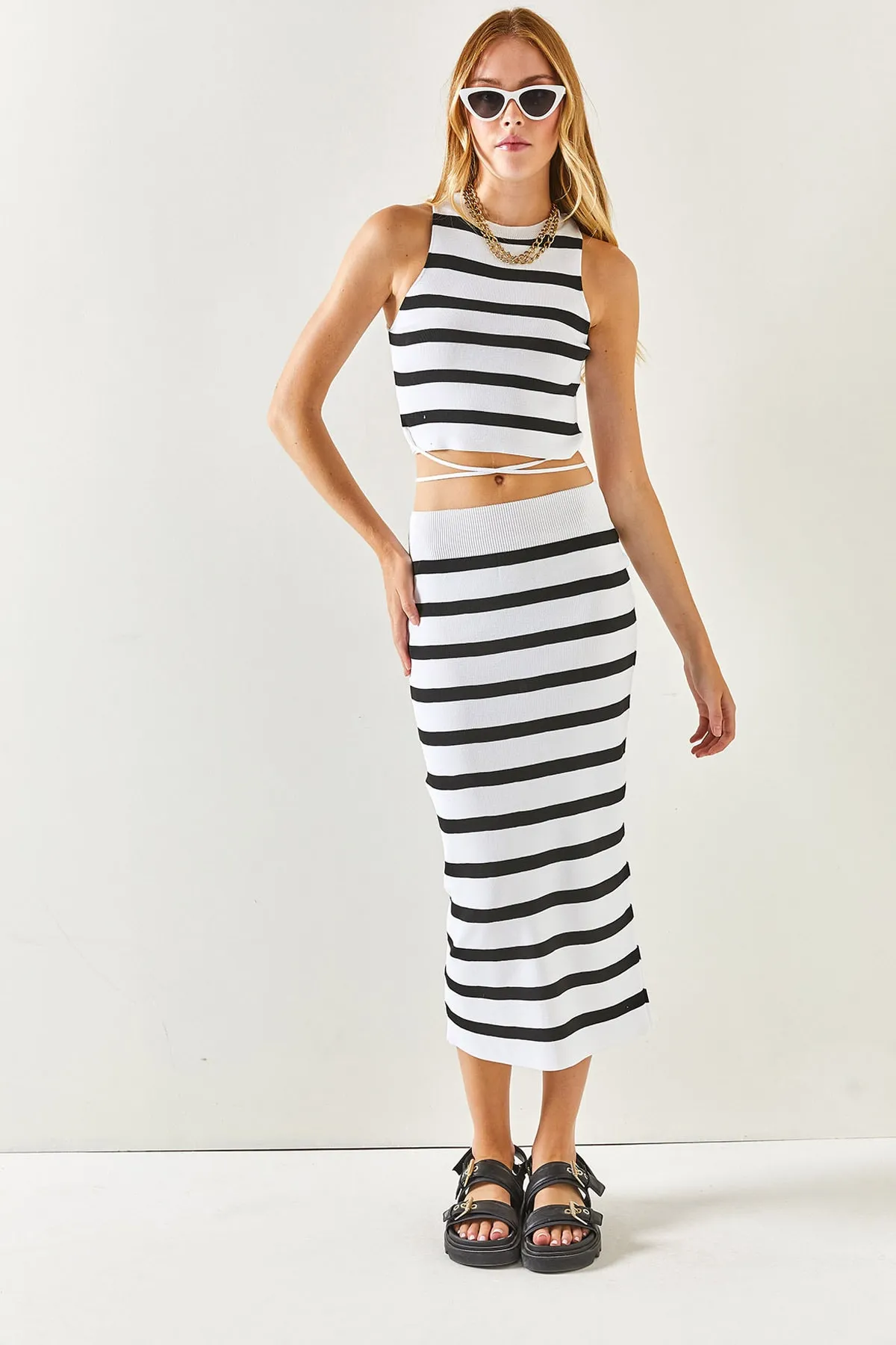 Olalook  Damen-Strickset mit weißem Oberteil und Spitzendetail, Bluse, Unterteil und Rock TKM-19000214