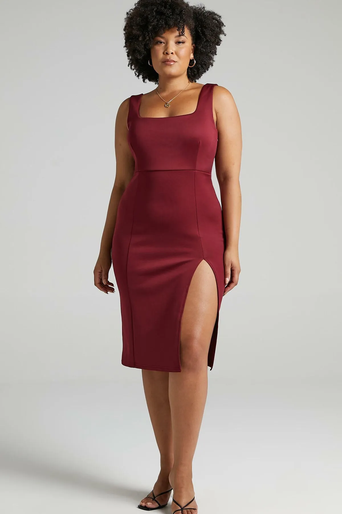 Madmext  Burgunderfarbenes, detailliertes Midikleid mit Trägerschlitz