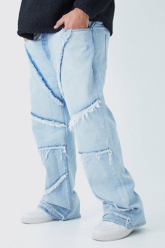 Plus lockere Schlagjeans mit ausgefranstem Saum