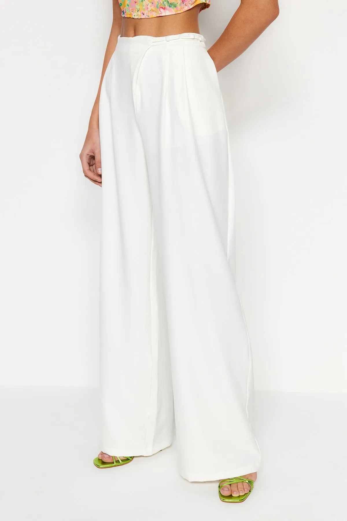Trendyol Collection  Ecru gefütterte gewebte Brauthose TPRSS23PL00021