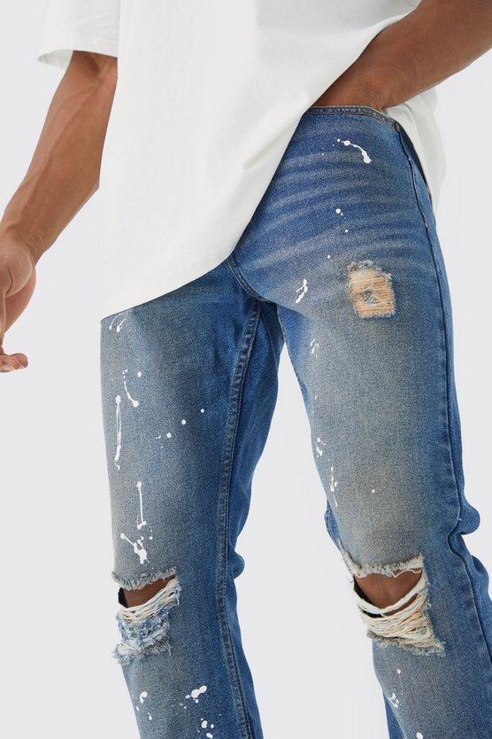 Slim-Fit Schlagjeans mit Riss am Knie