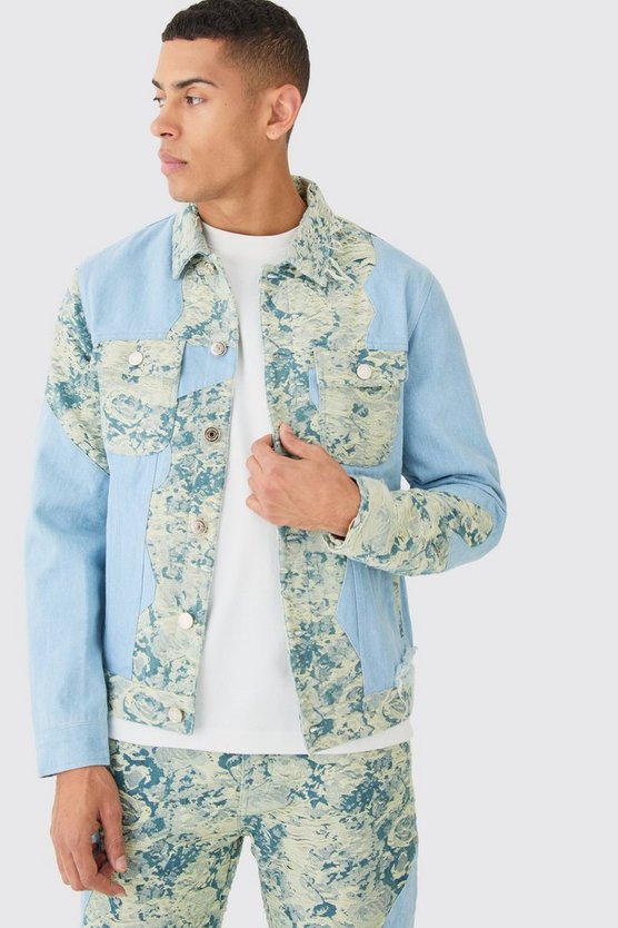 Gespleißte zerrissene Jeansjacke