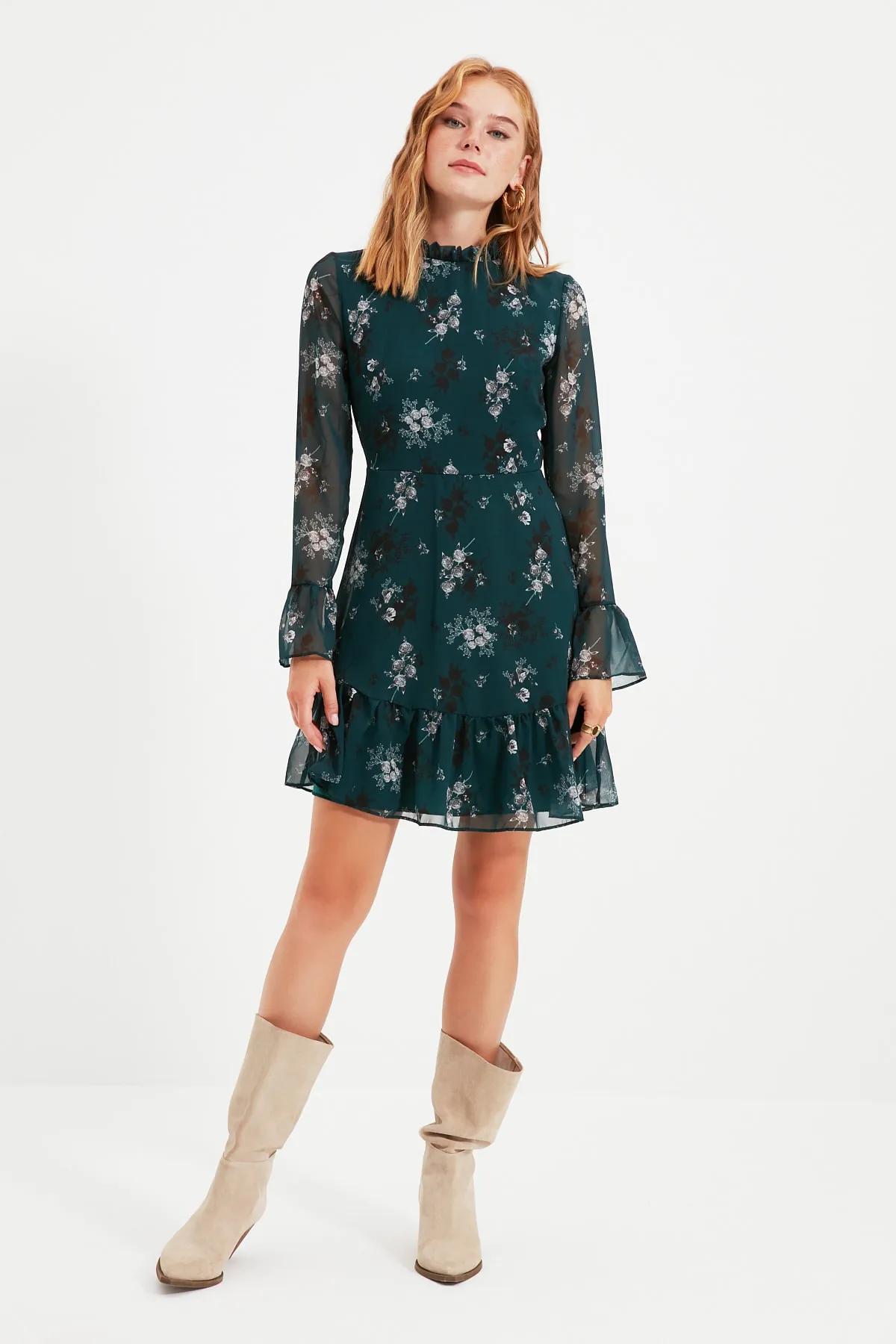 Trendyol Collection  Grünes, geblümtes Mini-Webkleid in A-Linie mit Stehkragen TCLAW19LJ0076